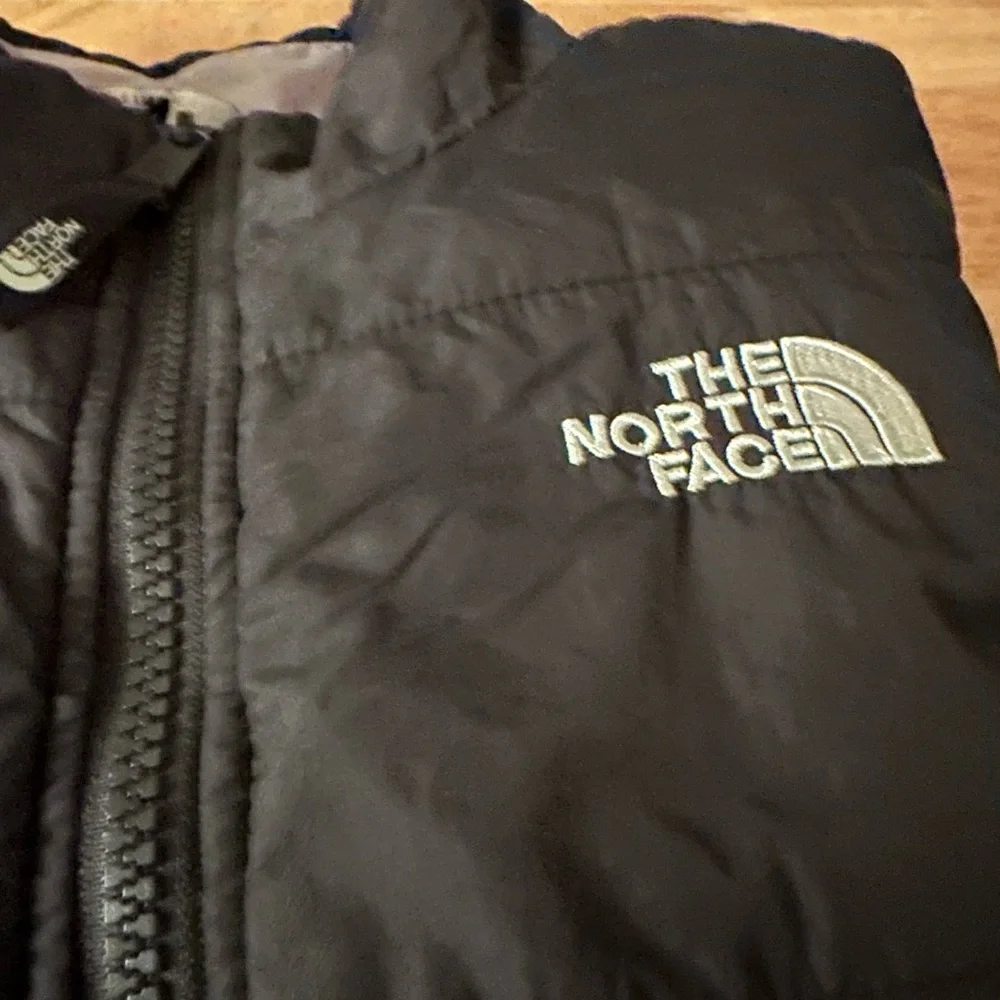The North Face Black and Light Gray Girls' Puffer Jacket - Picture 2 of 9